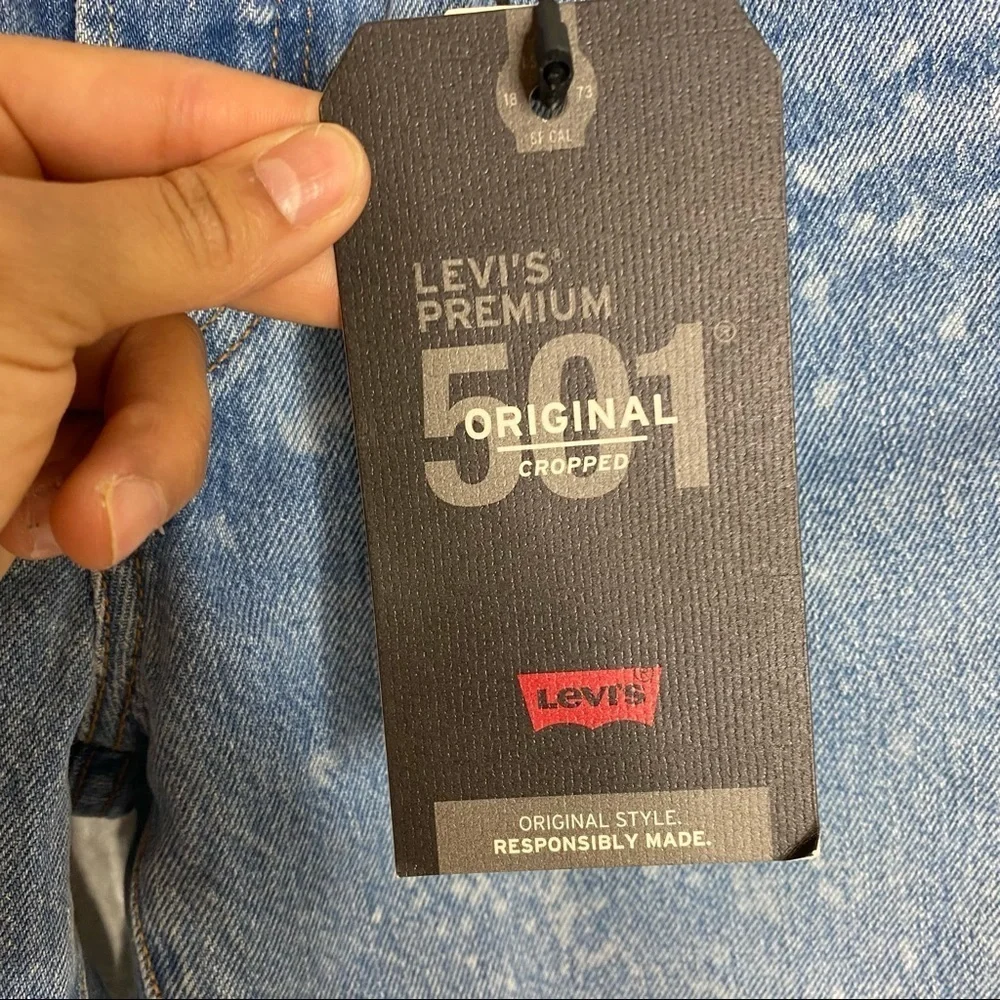 Levi’s- High Waisted 501 Crop Jeans in Full Stop Size 25
